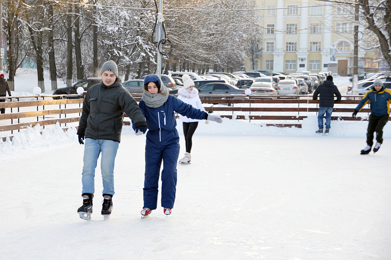 В Твери продолжают работать катки
