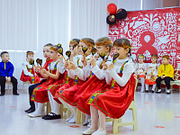 В детских садах и школах Твери празднуют 8 Марта