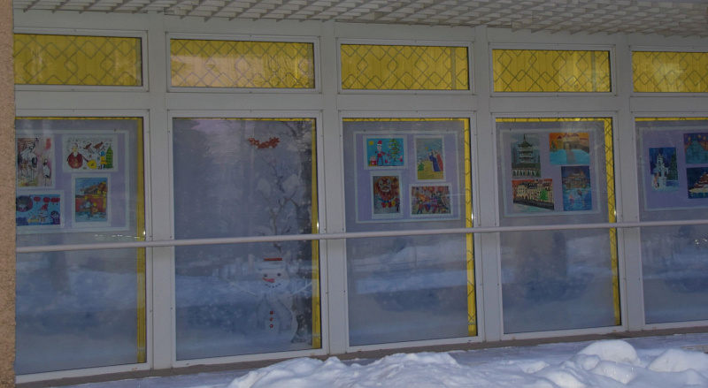 В Твери организована выставка рисунков школьников из городов-побратимов 