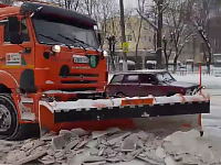 В Твери дорожные службы в круглосуточном режиме занимаются обработкой и уборкой УДС 