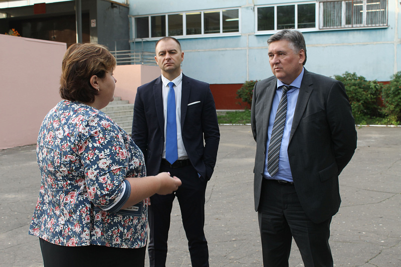 Глава Твери Алексей Огоньков провел инспекционную поездку по школам города