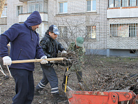 В районах Твери прошел первый массовый субботник