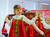 В детских садах и школах Твери празднуют 8 Марта