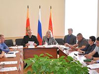 На заседании городской антинаркотической комиссии обсудили просветительскую работу с учащимися и их родителями 