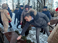 В Пролетарском районе города Твери прошли возложения цветов, посвященные Дню защитника Отечества