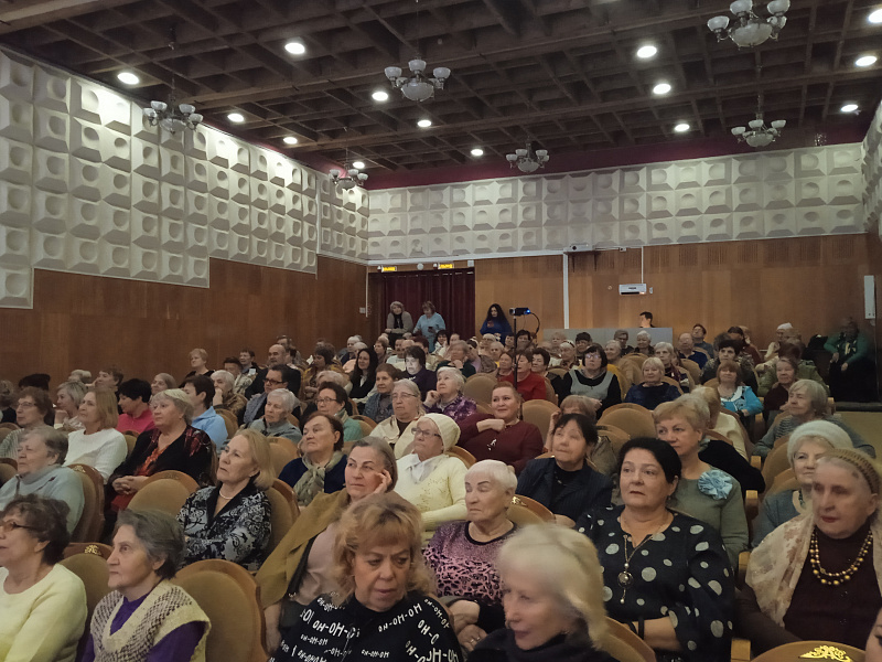 24 декабря 2024 года на сцене ГБУК ТО «Тверской областной Дом народного творчества» состоялась праздничная программа для общественности Центрального района города Твери, посвящённая встрече Нового 2025 года