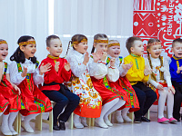 В детских садах и школах Твери празднуют 8 Марта