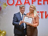 В Твери наградили одаренных школьников и их педагогов