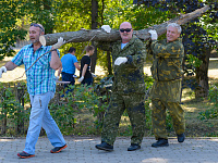 В Твери в парке Победы прошел субботник