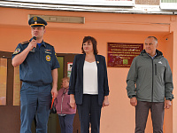 В тверской школе №4 в День знаний прошла выставка пожарной техники 