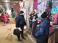 В Твери продолжаются рейды по контролю за соблюдением масочного режима на рынках и объектах розничной торговли