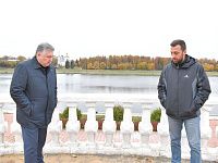  Глава города Твери Алексей Огоньков проинспектировал ход работ по установке новых игровых комплексов