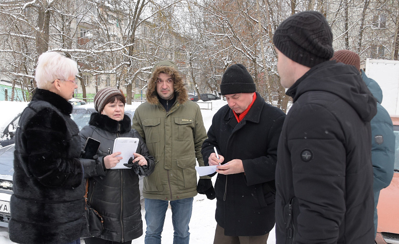 В Твери продолжается мониторинг состояния кровель жилых домов и территорий возле торговых объектов 
