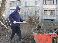 В районах Твери прошел первый массовый субботник