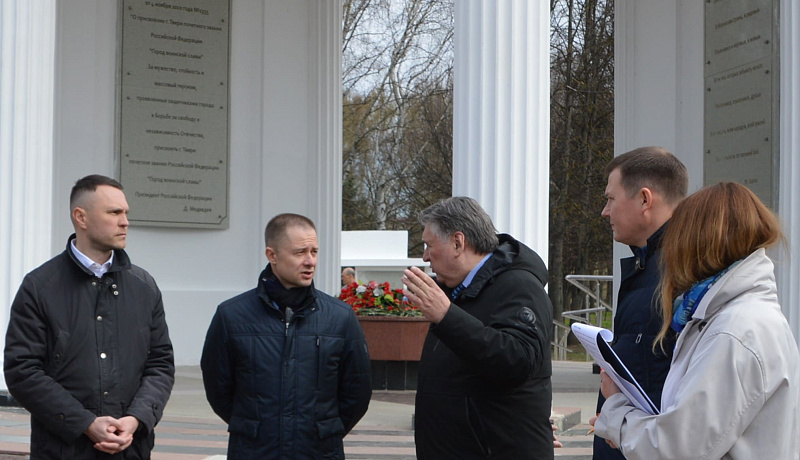 Глава города Твери проверил благоустройство   мемориальных зон и воинских захоронений