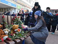Тверитяне почтили память погибших в Кемерово