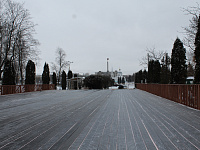 В Твери, на площади Славы, начали заливать каток