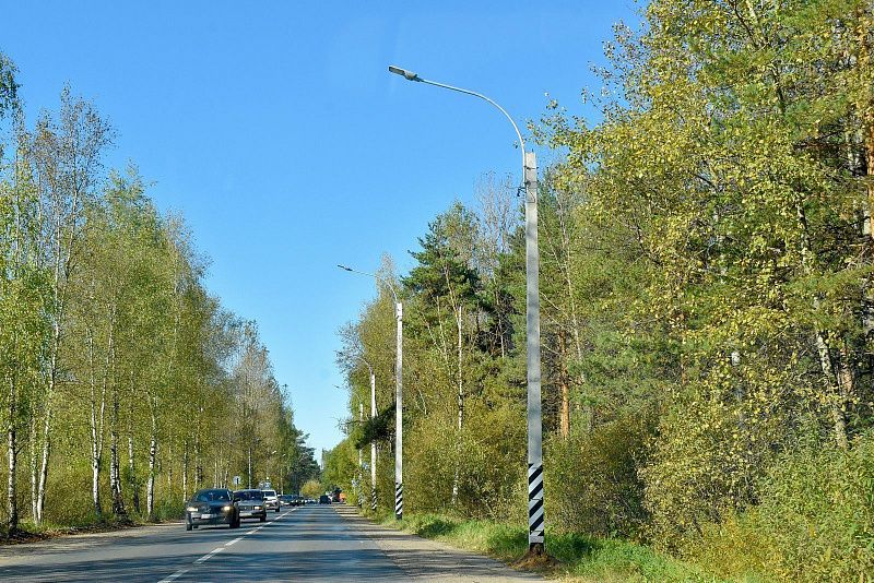 В Твери устанавливают новые опоры освещения