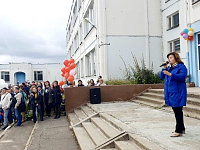 В тверской школе №4 в День знаний прошла выставка пожарной техники 