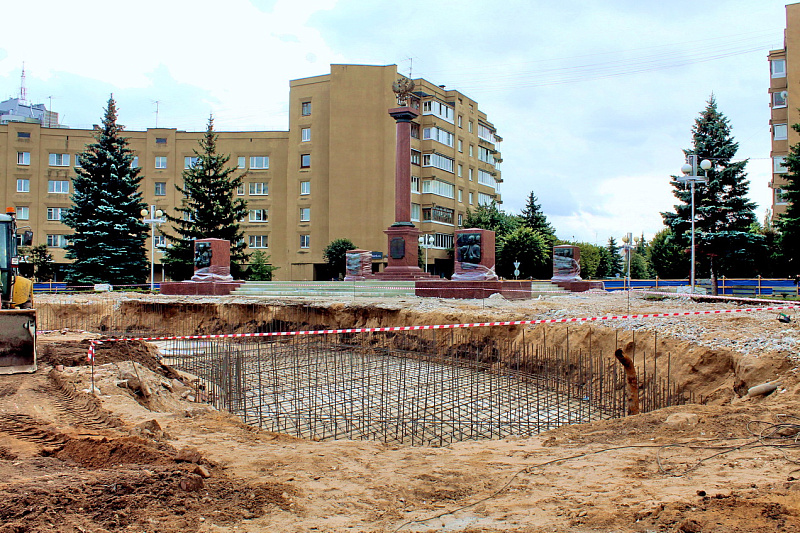 В Твери ремонтные работы на площади у стелы  «Город воинской славы» ведутся с опережением графика