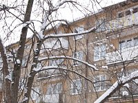 В Твери продолжается мониторинг состояния кровель жилых домов и территорий возле торговых объектов 