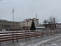 В Твери, на площади Славы, начали заливать каток