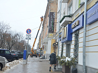 В Твери усилена работа по расчистке тротуаров от снега