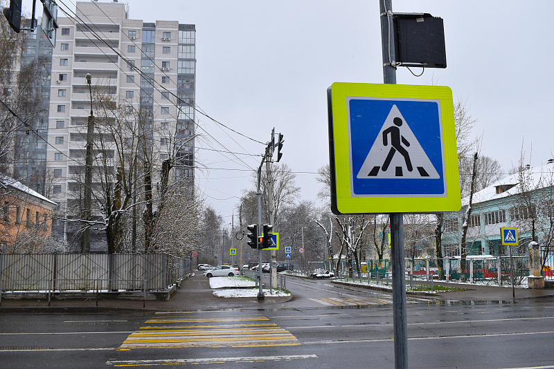 В Твери продолжаются работы по установке новых светофоров 