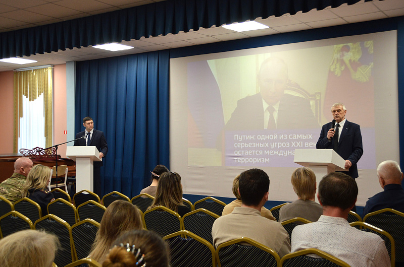 Антитеррористическая безопасность в школе: педагоги Твери и Калининского района обменялись опытом