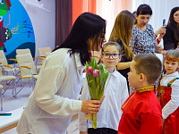 В детских садах и школах Твери празднуют 8 Марта