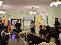 Тверским школьникам в преддверии Дня Конституции торжественно вручили паспорта