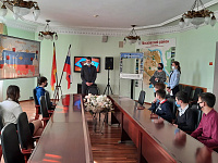 Торжественное вручение паспорта гражданам России